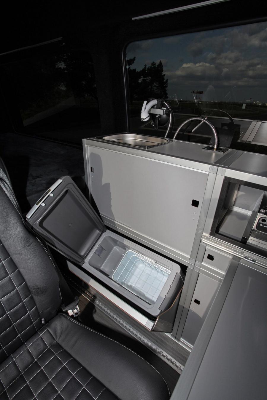 Детали интерьера Mercedes-Benz Sprinter by Hartmann 2017 года  (фото 19 из 22)